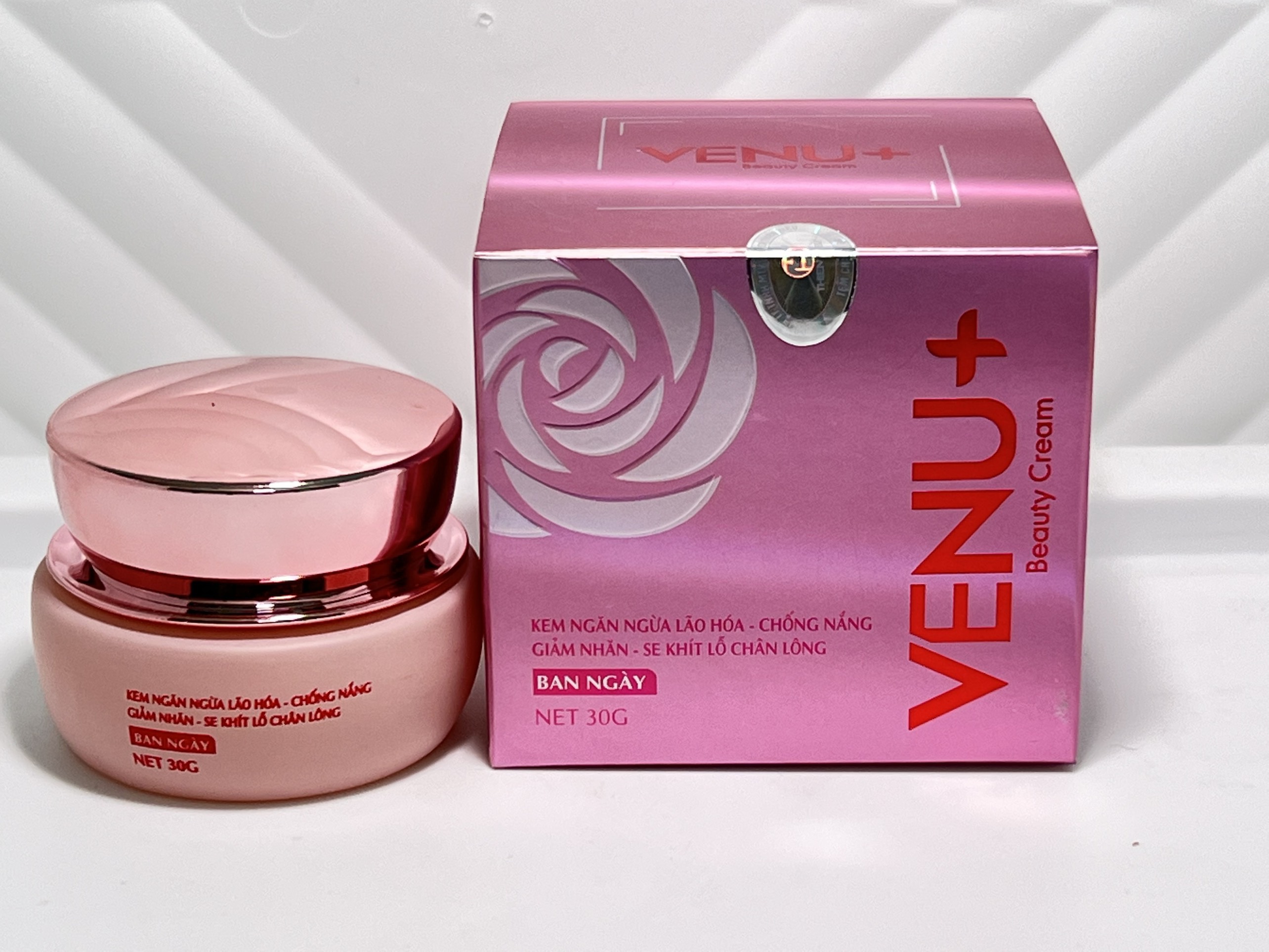 KEM VENU+ SPA 30G (BAN NGÀY) LÃO HÓA - CHỐNG NẮNG - THU NHỎ LỖ CHÂN LÔNG